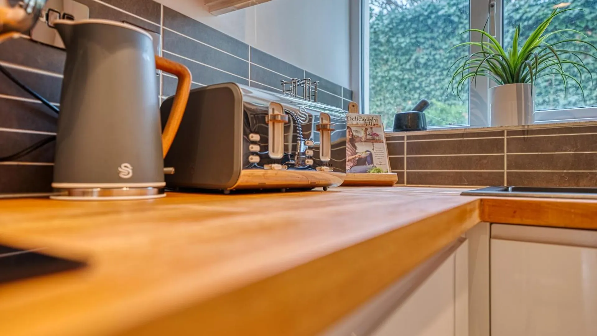 2 Bedroom Stylish Spacious Apt, Sleeps 6, Central Cheltenham, With Free Parking - By Blue Puffin Stays Apartment Cheltenham