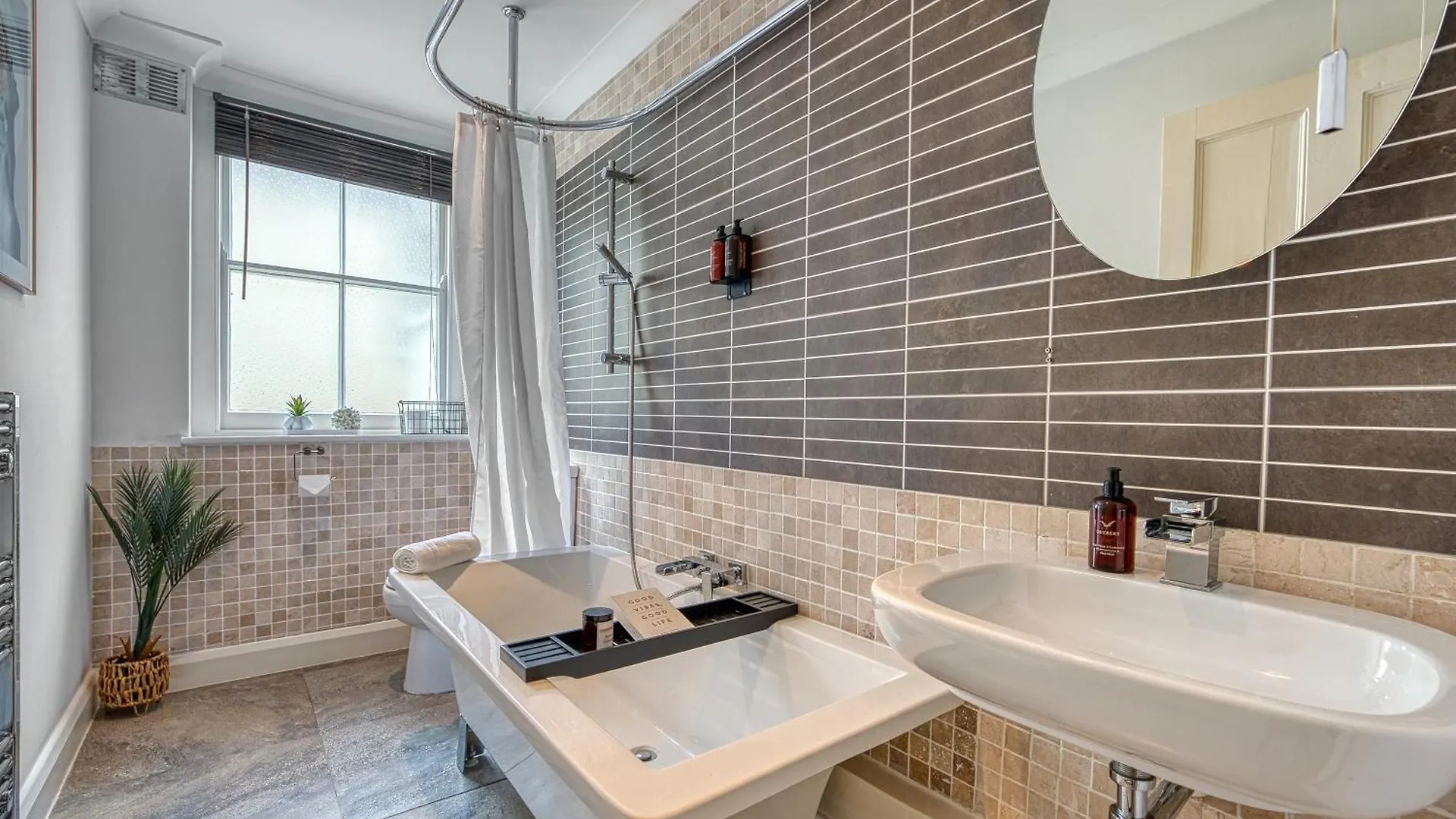 2 Bedroom Stylish Spacious Apt, Sleeps 6, Central Cheltenham, With Free Parking - By Blue Puffin Stays Apartment Cheltenham