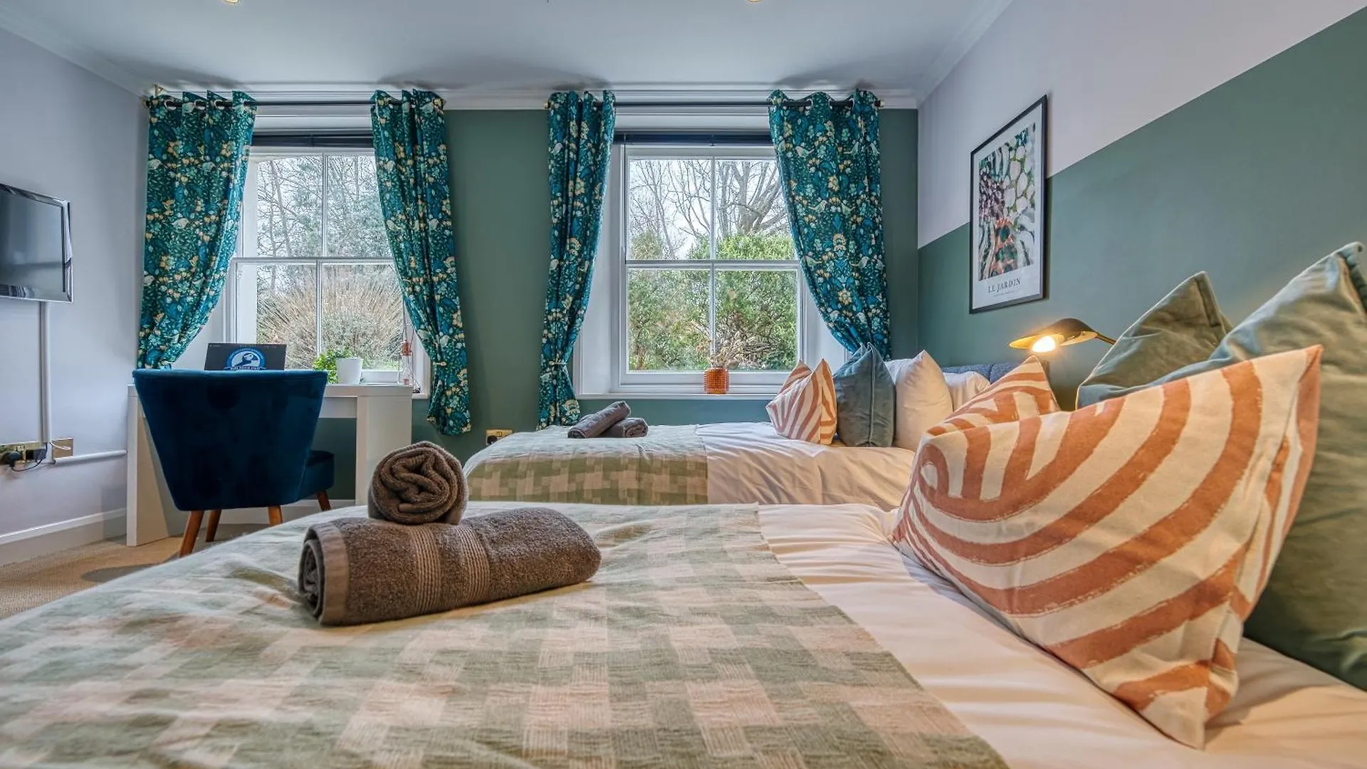 2 Bedroom Stylish Spacious Apt, Sleeps 6, Central Cheltenham, With Free Parking - By Blue Puffin Stays Apartment Cheltenham