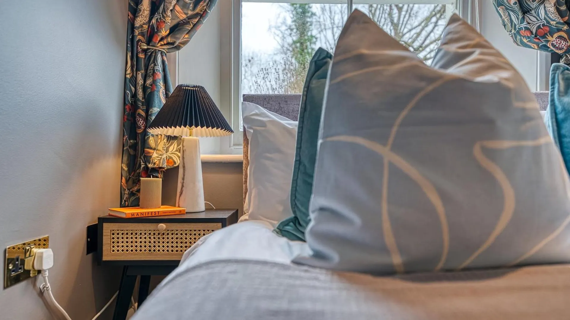 Apartment 2 Bedroom Stylish Spacious Apt, Sleeps 6, Central Cheltenham, With Free Parking - By Blue Puffin Stays