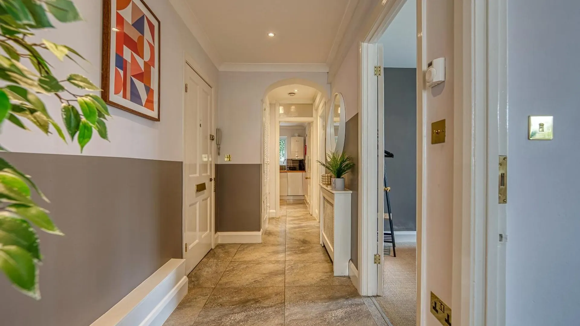 2 Bedroom Stylish Spacious Apt, Sleeps 6, Central Cheltenham, With Free Parking - By Blue Puffin Stays Apartment